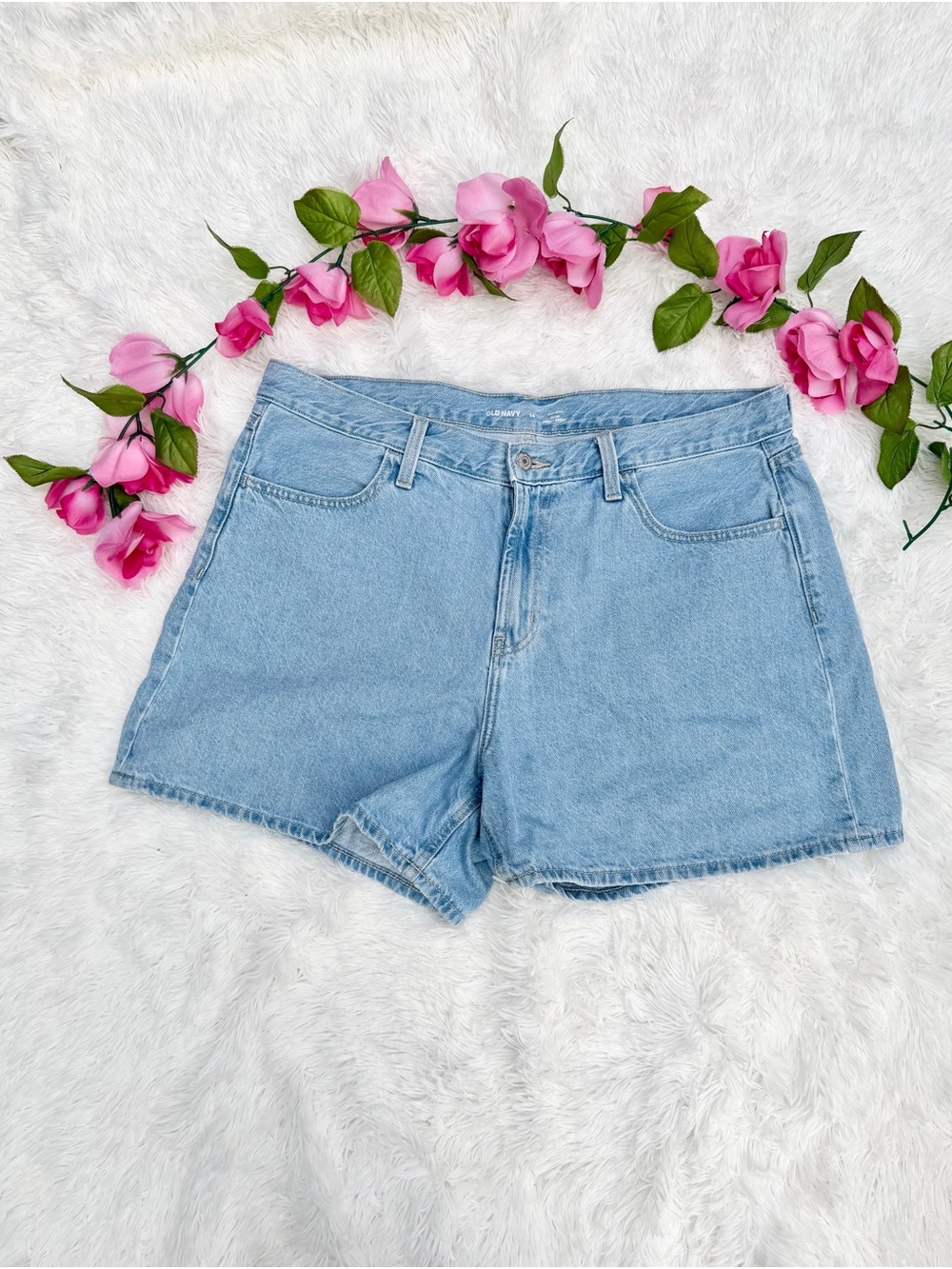 Old Navy High Rise Wow Baggy Jean Shorts Size 14 Light Wash Denim 5”